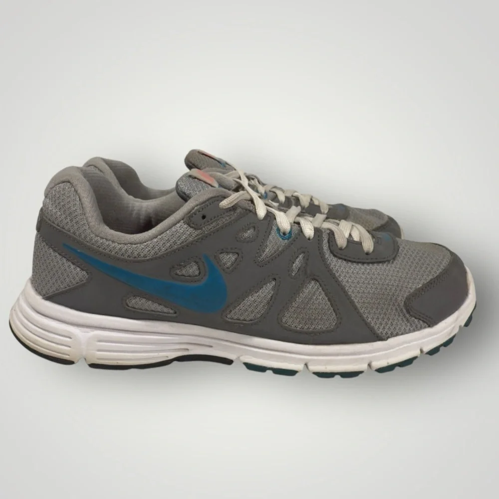 Women’s Nike Revolution 2 size 9